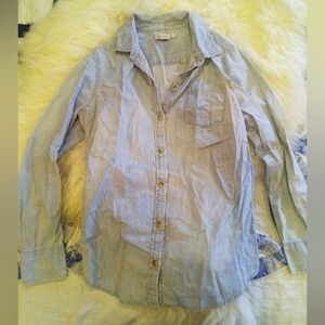 Liz Clairborne Light Wash Denim Button Down 100% Cotton